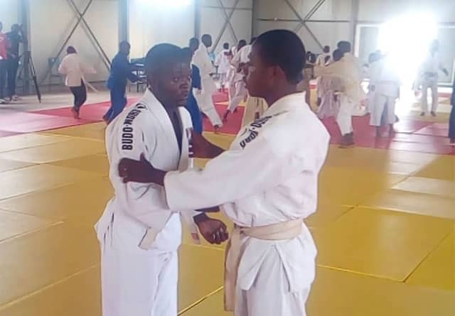 Zambia_handshake_JFP_JudoForPeace_moreon